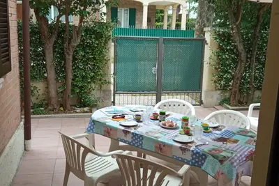 Image de House With Private Entrance And Garden, Central Location, Conventions