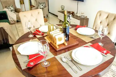 Image de A luxurious fully furnished 3 bedroom 2 bathrooms apartment in