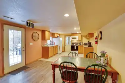 Image de 5 Mi to Terry Peak Slopes: Quiet Apt w/ Patio!