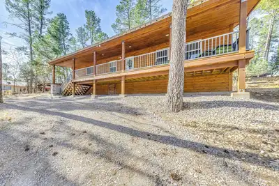 Image de Ruidoso Cabin w/ Patio -  Walk to Midtown!