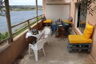 Image de Villa à proximité de la plage bénéficiant d'une vue exceptionnelle.