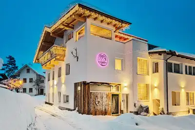 Image de Doug's Mountain Getaway - 'Exclusive Mega Chalet' (The Full Monty)