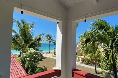Image de *New* Beach front newly renovated condo