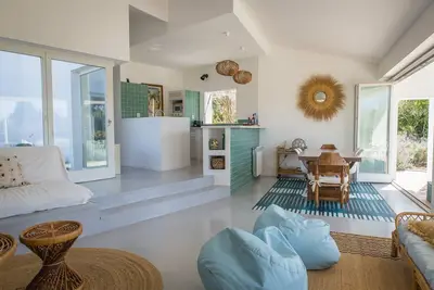 Image de vila by the beach with pool