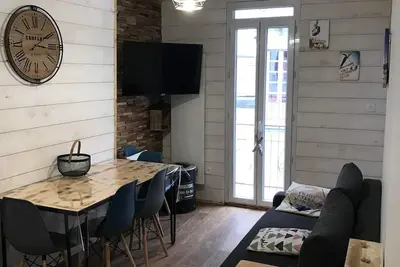 Image de Appartement rénové au centre de Cauterets avec terrasse et balcon! ! !