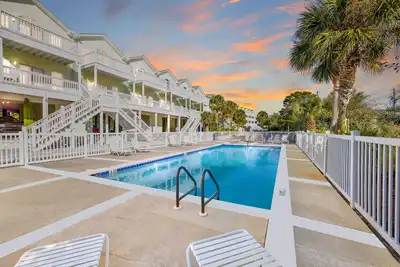 Image de 30a Retreat, Walk 250 yds to Beach, Pool, Hot Tub, 4 Bikes, Umbrella, Chairs!