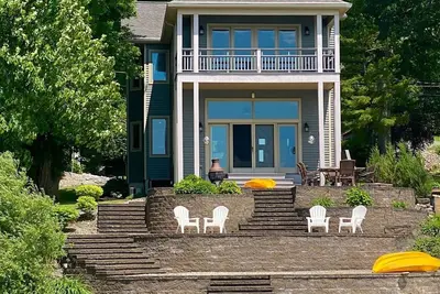Image de Luxurious Lakefront Home on Owasco Lake!