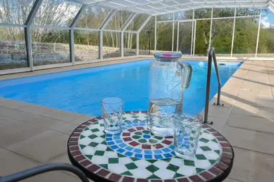 Image de L'orangerie dans le parc du château de Chazelpaud