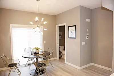 Image de Stunning 2 Bedroom  Home- 3 mins to downtown