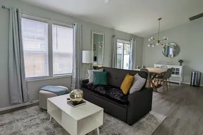 Image de Contemporary 2 Bedroom Close to Downtown, Dining