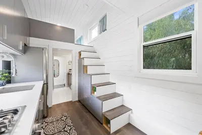 Image de \"The Hollywood\" Tiny House is Tv-show-worthy - close to 50 wineries