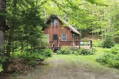 Image de Rustic Cabin Retreat in the Heart of Southern Vermont-escape the hustle/bustle.