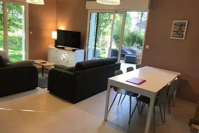 Image de Maison des 2 chênes entre avenue verte, lacs, piscine et Casino - jardin clos