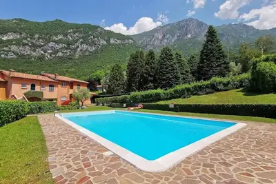 Image de Appartement \"Topazio\" près du lac avec vue montagne, piscines partagées et Wi-Fi