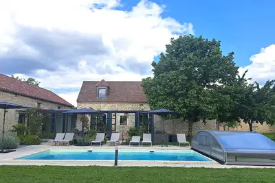 Image de Maison de caractère en pierres, entièrement rénovée avec piscine, 12 pers
