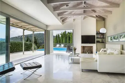 Image de Luxury 3 bed 3 bathroom contemporary villa with swimming pool, outstanding views