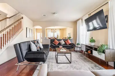 Image de Beautiful family Home; 5. 5 miles to Katy Mills; Close to I10 & Grand-Parkway 99