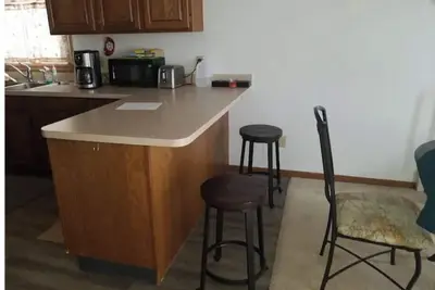 Image de Spacious 1 Br Apartment located above a Salon.