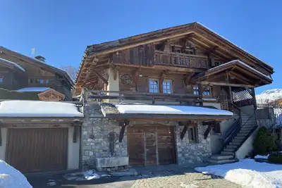 Image de Chalet raffiné et coquet, terrasse avec vues exceptionnelles sur le Mont-Blanc.