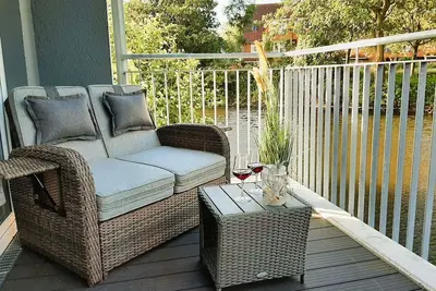 Image de 50. 0. S Waterkant - High-quality vacation apartment, sauna, south-facing balcony. Graftlage, large