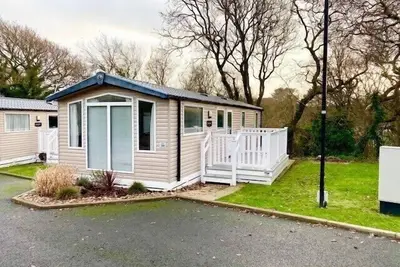 Image de Sleeps 8 Can sleep 14 if sister home New Forest retreat  is also booked.