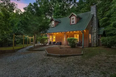 Image de Beautiful Renovations, Hot Tub, Huge King Beds, Amenity Packed