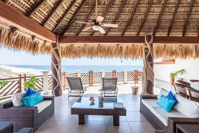 Image de Ocean View 2 Bedroom Penthouse with Resort Amenities Steps from the Beach!