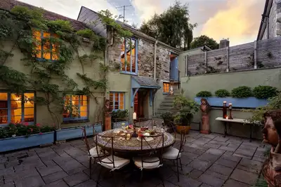 Image de Atmospheric 16th Century Merchants House