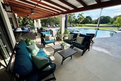 Image de Villa Solara 4 - Luxury 4 Bedroom Private Pool & Jacuzzi - Golf & Lake View