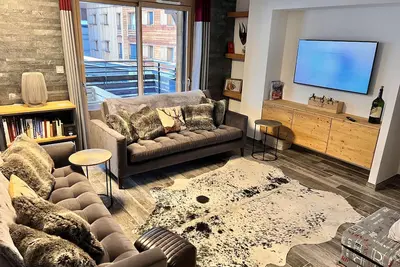 Image de Luxury centrally located apartment, 50m from main lift.