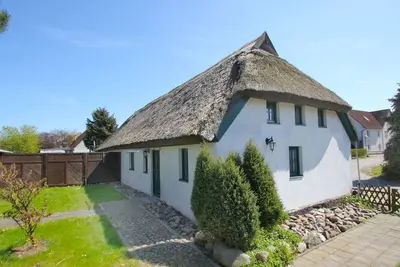 Image de Waterfront house with terrace and garden - Ferienhaus Storchennest Haus L -
