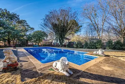 Image de 2003 Weatherly Rd Se · 《Custom Pool》Fiber Wifi/Sleeps 9/4 Bedroom