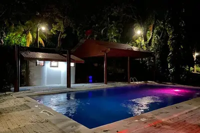 Image de 4 acre private Estate, pool, jacuzzi, lush gardens overlooking the Caribbean!