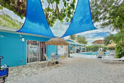 Image de Charming Ground Level Resort Style 3 unit Condo  - unit C