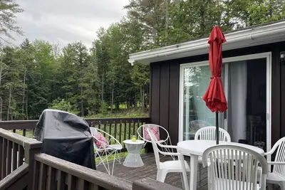 Image de Home located 5 minutes to Okemo Mountain, Lake Rescue, and nearby Fox Run Golf.