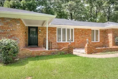 Image de 1 Mile Augusta National- 4 minute Drive, 1 Mile to Berkmans Entrance