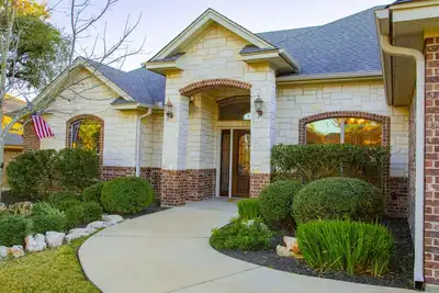 Image de Quiet & Spacious - Amiable Modern Home - Belton Oaks