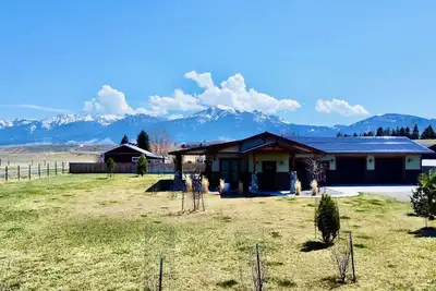 Image de Modern Dog Friendly Paradise Valley Home near Yellowstone Np & Chico Hot Springs