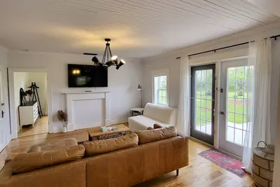 Image de Homestead 1810 - beautiful farmhouse suite minutes from Charlottetown