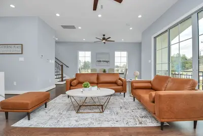 Image de New Luxury Stay mins from Downtown w/ dreamy common area