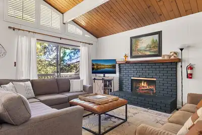 Image de Sugar Pine Chalet Walking Distance To Lake