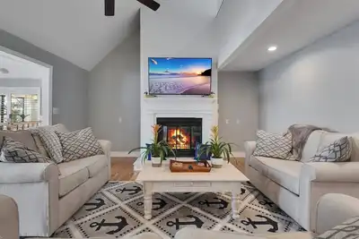 Image de Talquin Time: Lakefront - Dock - Pool Table