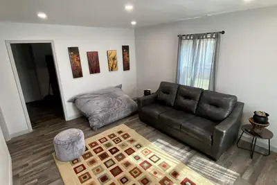 Image de Serene & Modern | 5★ Location, ♛Queen Bed, Parking
