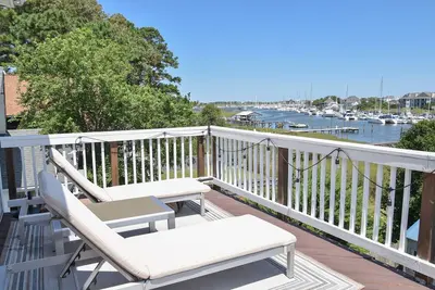 Image de 5-Star Luxe private 2700sq ft retreat half acre w breathtaking views of Beach.