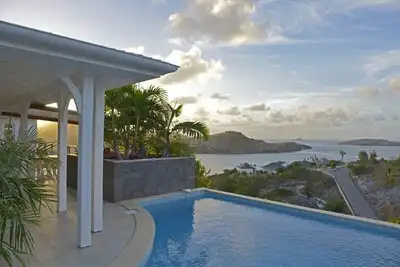 4 bedroom villa with view of the Ocean and Petit Cul de Sac