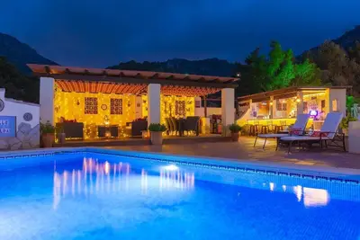 Image de Villa 'Castillo Esmeralda Alhaurin' avec piscine, Wi-Fi et jardin