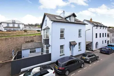 Image de Ideal for families and pet owners, parking space and 5 minutes walk to the beach