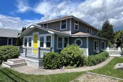 Image de Welcome to Mattapoisett's Quahog Shack at Crescent Beach centrally located on Angelica Avenue!
