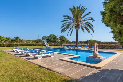 Image de Fantastic pool with slide, private tennis court