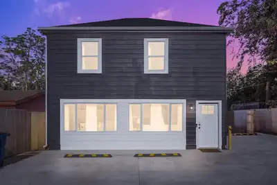 Image de 2 Luxury Homes |  Utica Square | 5 Br & 4 Ba